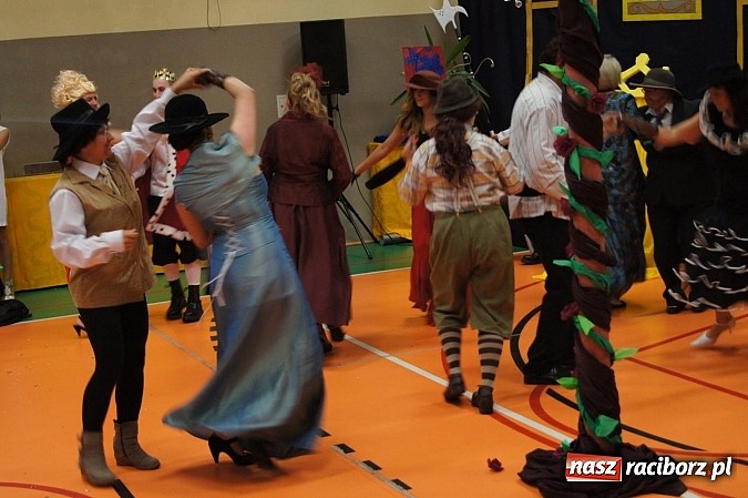 Zdjęcie w galerii na portalu naszraciborz.pl: Rodzice w niespodziankowym przedstawieniu dla dzieci w G&oacute;rkach Śląskich wiadomości z regionu