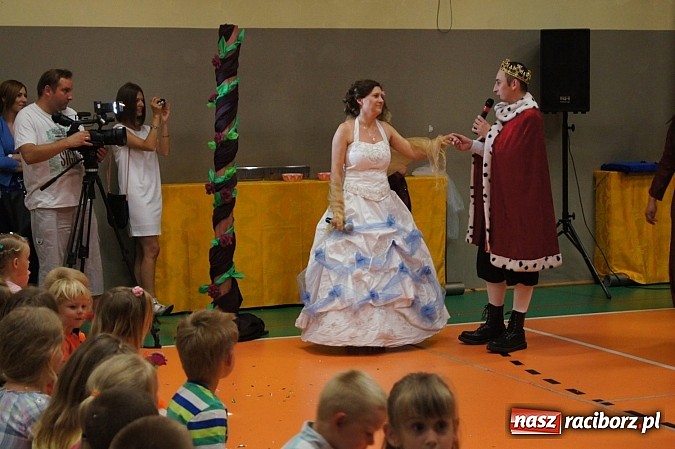 Zdjęcie w galerii na portalu naszraciborz.pl: Rodzice w niespodziankowym przedstawieniu dla dzieci w G&oacute;rkach Śląskich wiadomości z regionu