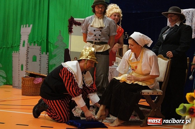 Zdjęcie w galerii na portalu naszraciborz.pl: Rodzice w niespodziankowym przedstawieniu dla dzieci w G&oacute;rkach Śląskich wiadomości z regionu