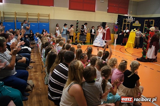 Zdjęcie w galerii na portalu naszraciborz.pl: Rodzice w niespodziankowym przedstawieniu dla dzieci w G&oacute;rkach Śląskich wiadomości z regionu