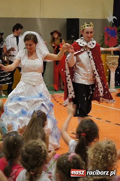 Zdjęcie w galerii na portalu naszraciborz.pl: Rodzice w niespodziankowym przedstawieniu dla dzieci w G&oacute;rkach Śląskich wiadomości z regionu