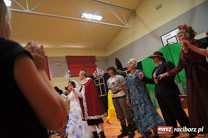 Zdjęcie w galerii na portalu naszraciborz.pl: Rodzice w niespodziankowym przedstawieniu dla dzieci w G&oacute;rkach Śląskich wiadomości z regionu