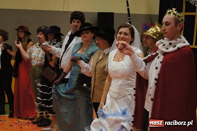 Zdjęcie w galerii na portalu naszraciborz.pl: Rodzice w niespodziankowym przedstawieniu dla dzieci w G&oacute;rkach Śląskich wiadomości z regionu