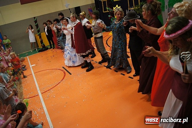 Zdjęcie w galerii na portalu naszraciborz.pl: Rodzice w niespodziankowym przedstawieniu dla dzieci w G&oacute;rkach Śląskich wiadomości z regionu