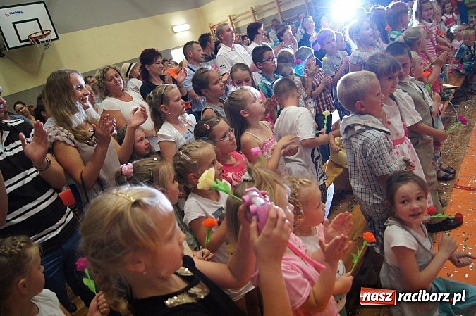 Zdjęcie w galerii na portalu naszraciborz.pl: Rodzice w niespodziankowym przedstawieniu dla dzieci w G&oacute;rkach Śląskich wiadomości z regionu