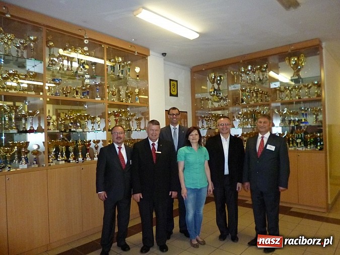 Zdjęcie w galerii na portalu naszraciborz.pl: Burmistrz Roth odwiedził raciborskie gimnazjum wiadomości z regionu