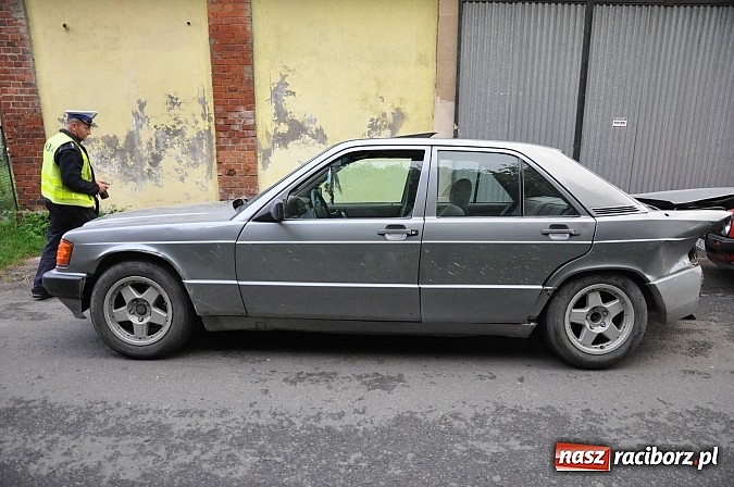 Zdjęcie w galerii na portalu naszraciborz.pl: Na trasie do Markowic zderzyły się mercedes i uno wiadomości z regionu