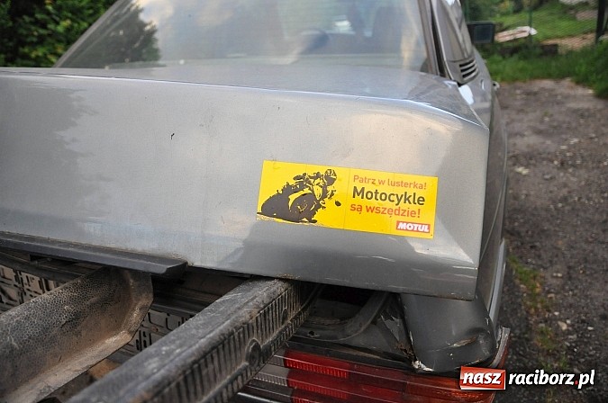 Zdjęcie w galerii na portalu naszraciborz.pl: Na trasie do Markowic zderzyły się mercedes i uno wiadomości z regionu