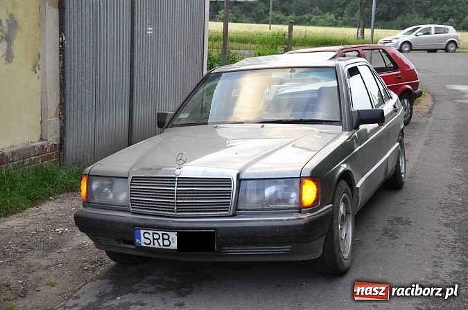 Zdjęcie w galerii na portalu naszraciborz.pl: Na trasie do Markowic zderzyły się mercedes i uno wiadomości z regionu