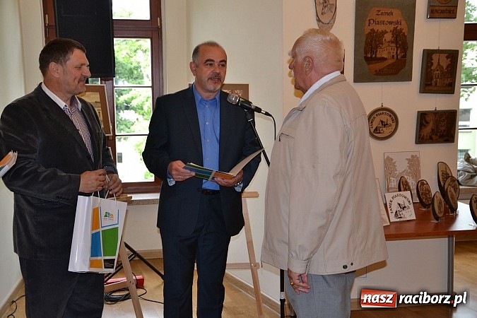 Zdjęcie w galerii na portalu naszraciborz.pl: Wernisaż podsumował plener artystyczny na zamku  wiadomości z regionu