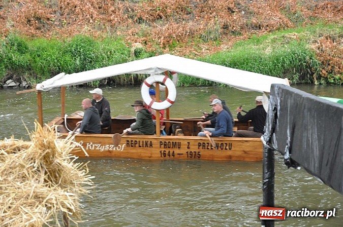 Zdjęcie w galerii na portalu naszraciborz.pl: Rekordowe bajkowe jubileuszowe Pływadło wiadomości z regionu