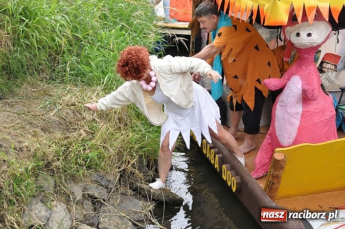 Zdjęcie w galerii na portalu naszraciborz.pl: Rekordowe bajkowe jubileuszowe Pływadło wiadomości z regionu