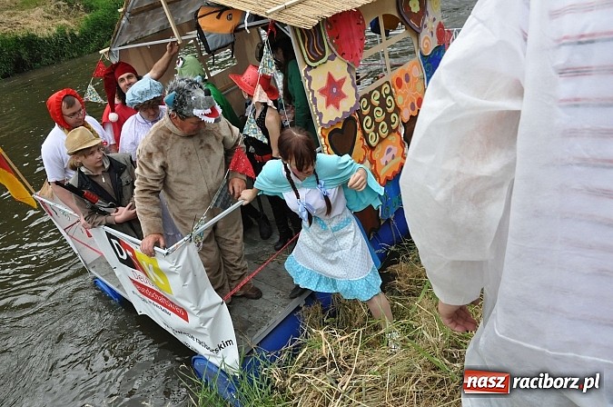 Zdjęcie w galerii na portalu naszraciborz.pl: Rekordowe bajkowe jubileuszowe Pływadło wiadomości z regionu