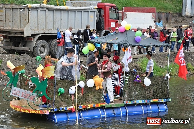 Zdjęcie w galerii na portalu naszraciborz.pl: Rekordowe bajkowe jubileuszowe Pływadło wiadomości z regionu