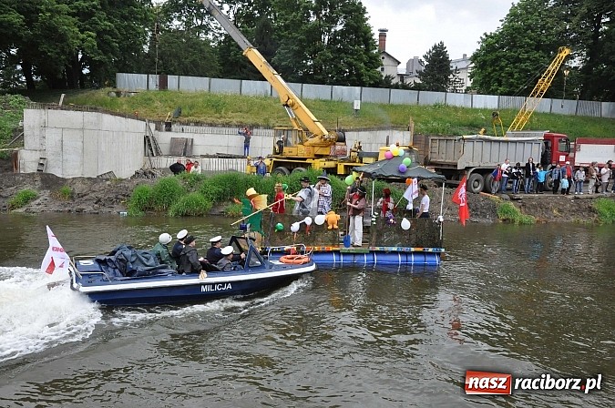 Zdjęcie w galerii na portalu naszraciborz.pl: Rekordowe bajkowe jubileuszowe Pływadło wiadomości z regionu