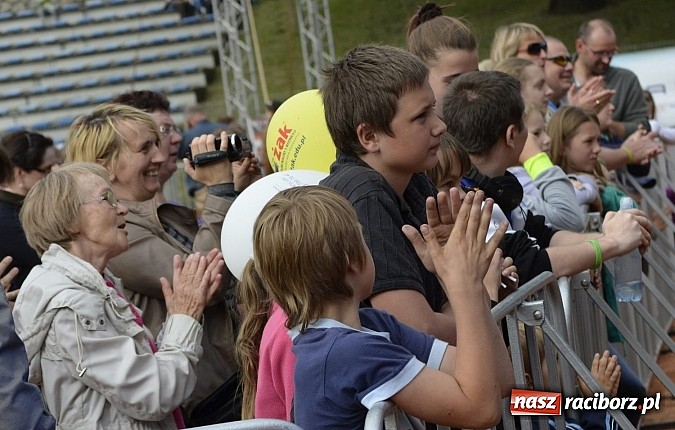 Zdjęcie w galerii na portalu naszraciborz.pl: Zespoły Raciborskiego Centrum Kultury na Dniach Raciborza. Perspektywa, Pozytywa i 60+ wiadomości z regionu