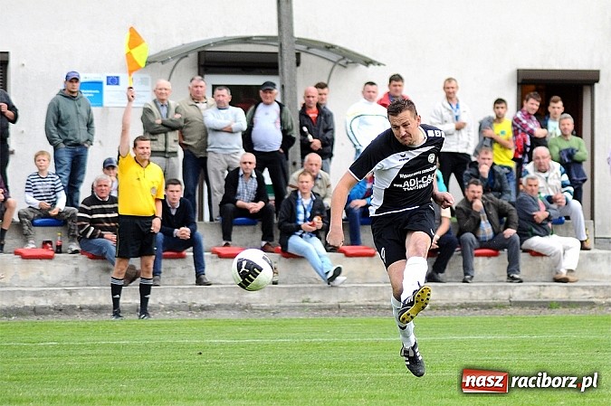 Zdjęcie w galerii na portalu naszraciborz.pl: Hat-trick Ekierta nie wystarczył. Tworków w klasie okręgowej wiadomości z regionu
