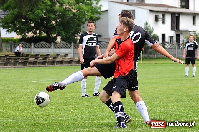 Zdjęcie w galerii na portalu naszraciborz.pl: Hat-trick Ekierta nie wystarczył. Tworków w klasie okręgowej wiadomości z regionu