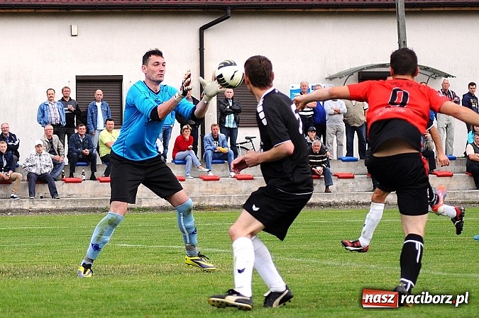 Zdjęcie w galerii na portalu naszraciborz.pl: Hat-trick Ekierta nie wystarczył. Tworków w klasie okręgowej wiadomości z regionu