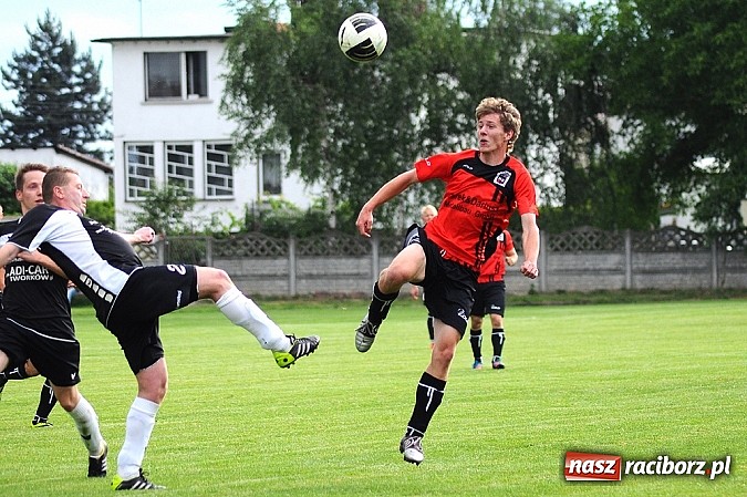 Zdjęcie w galerii na portalu naszraciborz.pl: Hat-trick Ekierta nie wystarczył. Tworków w klasie okręgowej wiadomości z regionu