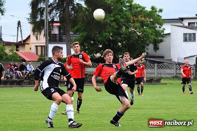 Zdjęcie w galerii na portalu naszraciborz.pl: Hat-trick Ekierta nie wystarczył. Tworków w klasie okręgowej wiadomości z regionu