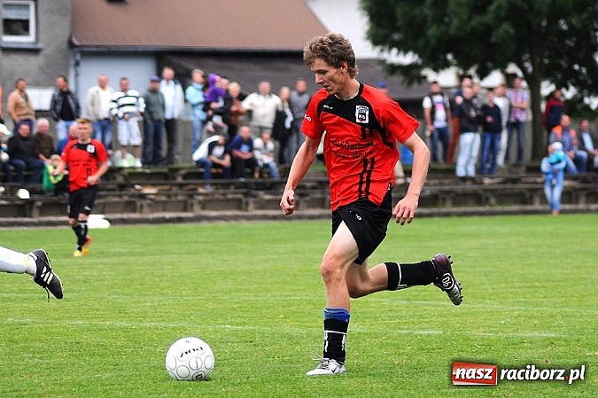 Zdjęcie w galerii na portalu naszraciborz.pl: Hat-trick Ekierta nie wystarczył. Tworków w klasie okręgowej wiadomości z regionu