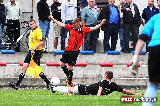 Zdjęcie w galerii na portalu naszraciborz.pl: Hat-trick Ekierta nie wystarczył. Tworków w klasie okręgowej wiadomości z regionu
