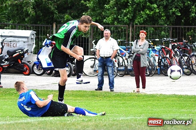 Zdjęcie w galerii na portalu naszraciborz.pl: Juniorzy z Zabełkowa najlepszą drużyną w gminie Krzyżanowice wiadomości z regionu