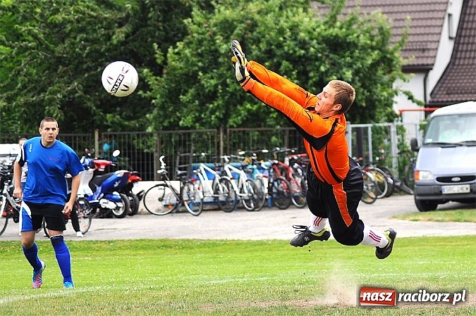 Zdjęcie w galerii na portalu naszraciborz.pl: Juniorzy z Zabełkowa najlepszą drużyną w gminie Krzyżanowice wiadomości z regionu