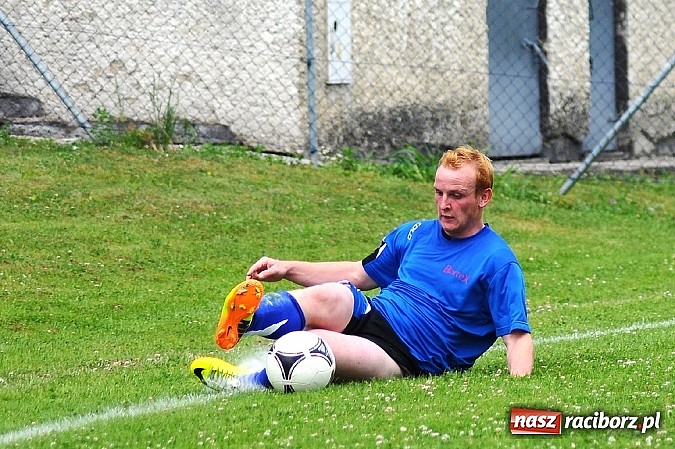 Zdjęcie w galerii na portalu naszraciborz.pl: Juniorzy z Zabełkowa najlepszą drużyną w gminie Krzyżanowice wiadomości z regionu