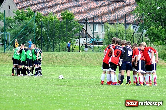 Zdjęcie w galerii na portalu naszraciborz.pl: Juniorzy z Zabełkowa najlepszą drużyną w gminie Krzyżanowice wiadomości z regionu