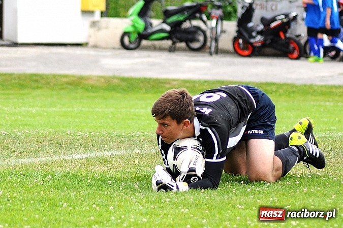 Zdjęcie w galerii na portalu naszraciborz.pl: Juniorzy z Zabełkowa najlepszą drużyną w gminie Krzyżanowice wiadomości z regionu