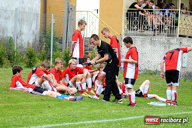 Zdjęcie w galerii na portalu naszraciborz.pl: Juniorzy z Zabełkowa najlepszą drużyną w gminie Krzyżanowice wiadomości z regionu