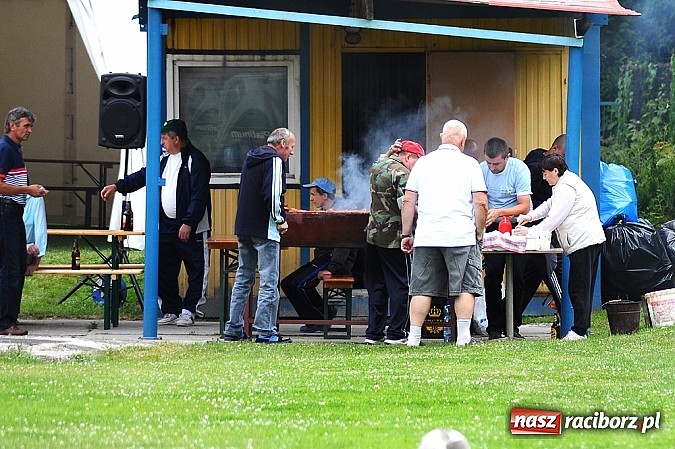 Zdjęcie w galerii na portalu naszraciborz.pl: Juniorzy z Zabełkowa najlepszą drużyną w gminie Krzyżanowice wiadomości z regionu