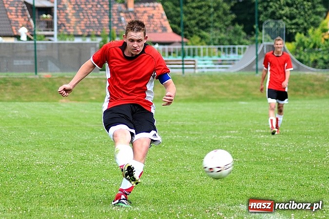 Zdjęcie w galerii na portalu naszraciborz.pl: Juniorzy z Zabełkowa najlepszą drużyną w gminie Krzyżanowice wiadomości z regionu