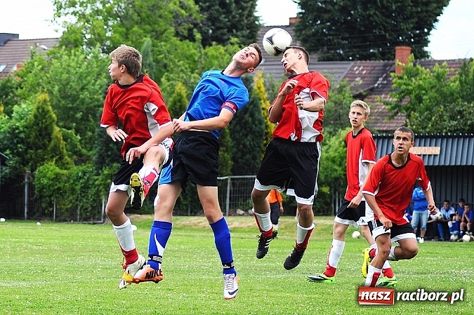 Zdjęcie w galerii na portalu naszraciborz.pl: Juniorzy z Zabełkowa najlepszą drużyną w gminie Krzyżanowice wiadomości z regionu