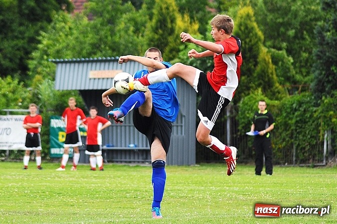 Zdjęcie w galerii na portalu naszraciborz.pl: Juniorzy z Zabełkowa najlepszą drużyną w gminie Krzyżanowice wiadomości z regionu