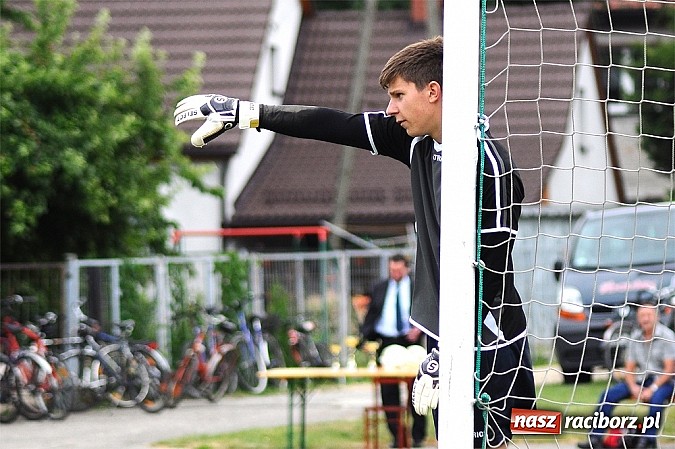 Zdjęcie w galerii na portalu naszraciborz.pl: Juniorzy z Zabełkowa najlepszą drużyną w gminie Krzyżanowice wiadomości z regionu