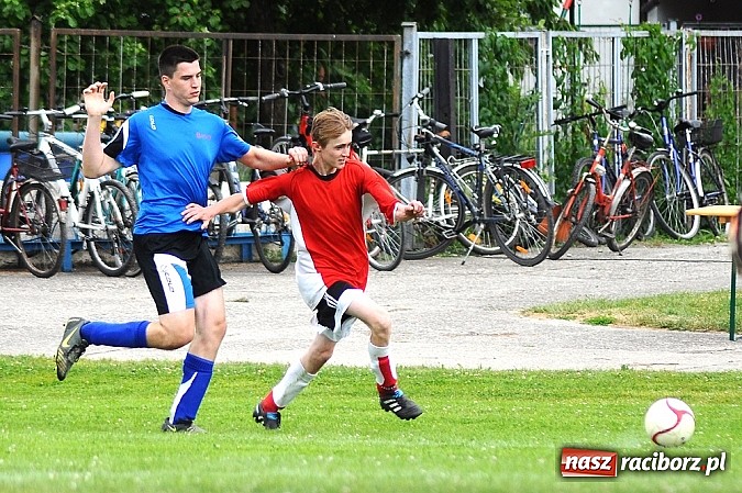 Zdjęcie w galerii na portalu naszraciborz.pl: Juniorzy z Zabełkowa najlepszą drużyną w gminie Krzyżanowice wiadomości z regionu