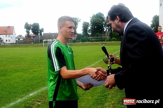 Zdjęcie w galerii na portalu naszraciborz.pl: Juniorzy z Zabełkowa najlepszą drużyną w gminie Krzyżanowice wiadomości z regionu