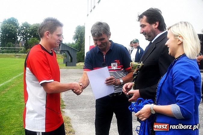 Zdjęcie w galerii na portalu naszraciborz.pl: Juniorzy z Zabełkowa najlepszą drużyną w gminie Krzyżanowice wiadomości z regionu