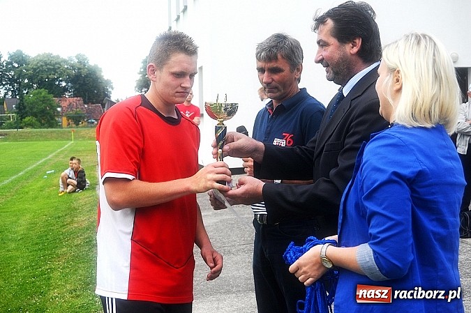 Zdjęcie w galerii na portalu naszraciborz.pl: Juniorzy z Zabełkowa najlepszą drużyną w gminie Krzyżanowice wiadomości z regionu