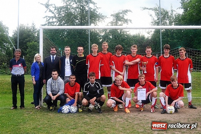 Zdjęcie w galerii na portalu naszraciborz.pl: Juniorzy z Zabełkowa najlepszą drużyną w gminie Krzyżanowice wiadomości z regionu