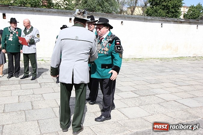 Zdjęcie w galerii na portalu naszraciborz.pl: Strzelanie kr&oacute;lewskie: Antoni Książek nowym raciborskim kr&oacute;lem kurkowym! wiadomości z regionu