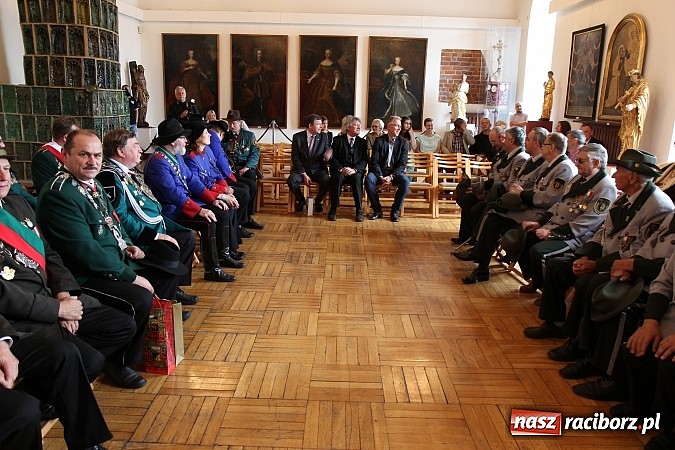 Zdjęcie w galerii na portalu naszraciborz.pl: Strzelanie kr&oacute;lewskie: Antoni Książek nowym raciborskim kr&oacute;lem kurkowym! wiadomości z regionu