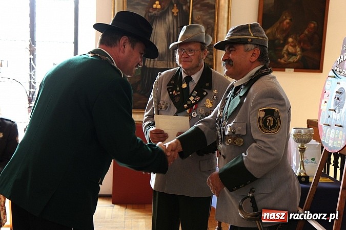 Zdjęcie w galerii na portalu naszraciborz.pl: Strzelanie kr&oacute;lewskie: Antoni Książek nowym raciborskim kr&oacute;lem kurkowym! wiadomości z regionu