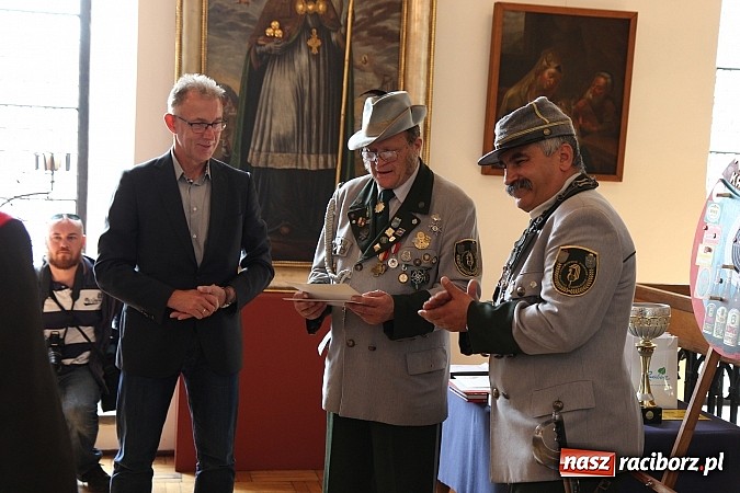 Zdjęcie w galerii na portalu naszraciborz.pl: Strzelanie kr&oacute;lewskie: Antoni Książek nowym raciborskim kr&oacute;lem kurkowym! wiadomości z regionu