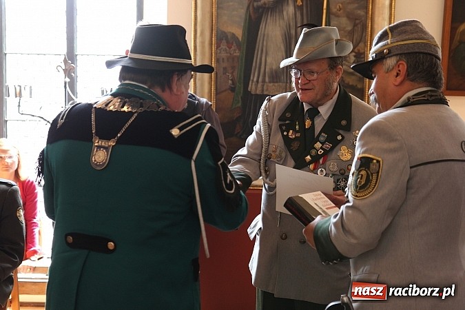 Zdjęcie w galerii na portalu naszraciborz.pl: Strzelanie kr&oacute;lewskie: Antoni Książek nowym raciborskim kr&oacute;lem kurkowym! wiadomości z regionu