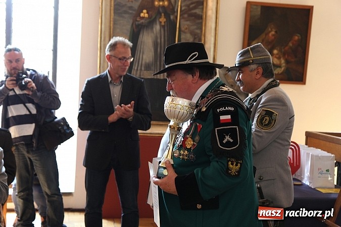 Zdjęcie w galerii na portalu naszraciborz.pl: Strzelanie kr&oacute;lewskie: Antoni Książek nowym raciborskim kr&oacute;lem kurkowym! wiadomości z regionu