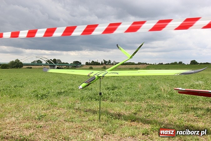 Zdjęcie w galerii na portalu naszraciborz.pl: Latać każdy może, czyli VII Międzynarodowy Piknik Modelarski w Raciborzu wiadomości z regionu